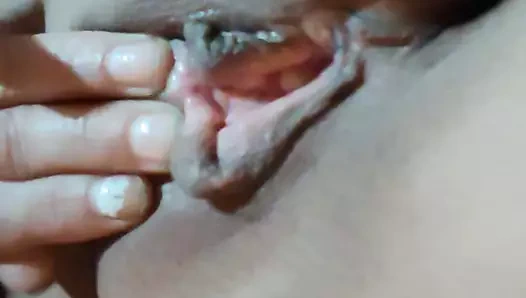 Lusi doesn't like to wear vikini