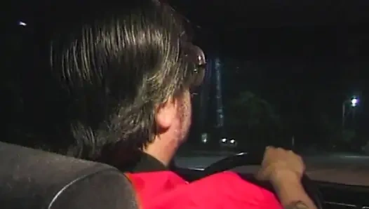 Wilde Taxifahrt: Heiße Blonde im Auto