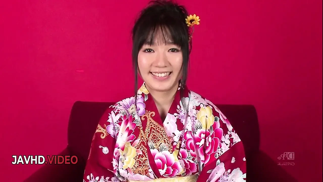 Chiharu的性感和服诱惑以欣喜若狂的亚洲中出3P结束