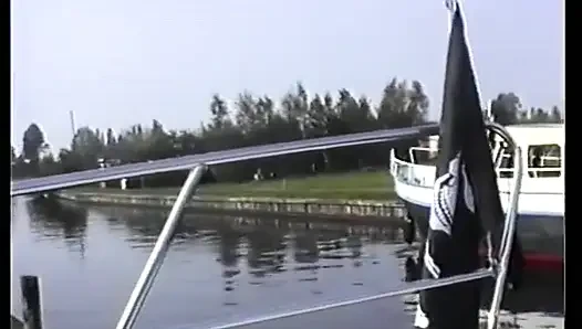 Deutsche schlampe wurde auf dem boot hardcore gefickt