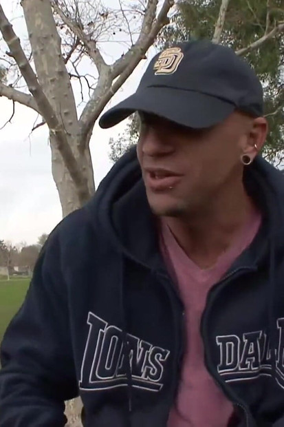 Vollbusige milf genießt es, vor ihrem ehemann gefickt zu werden