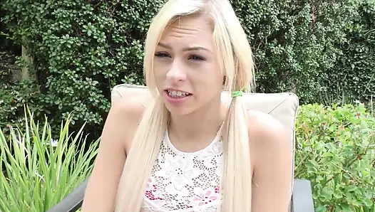 Schlampiger kehlenfick, tropfende speichel nach vibratordehnen