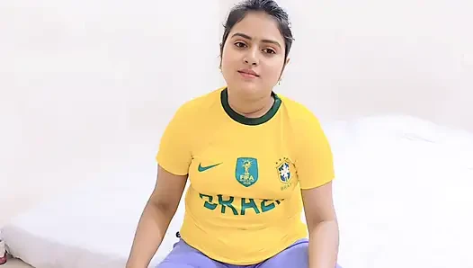 Üvey erkek kardeş bir futbol maçına bahis oynarken güzel üvey kız kardeşini sikiyor. (tam bangla ses)