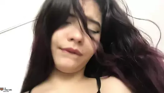 Je baise une belle rousse colombienne dans mon appartement - Porno en Español