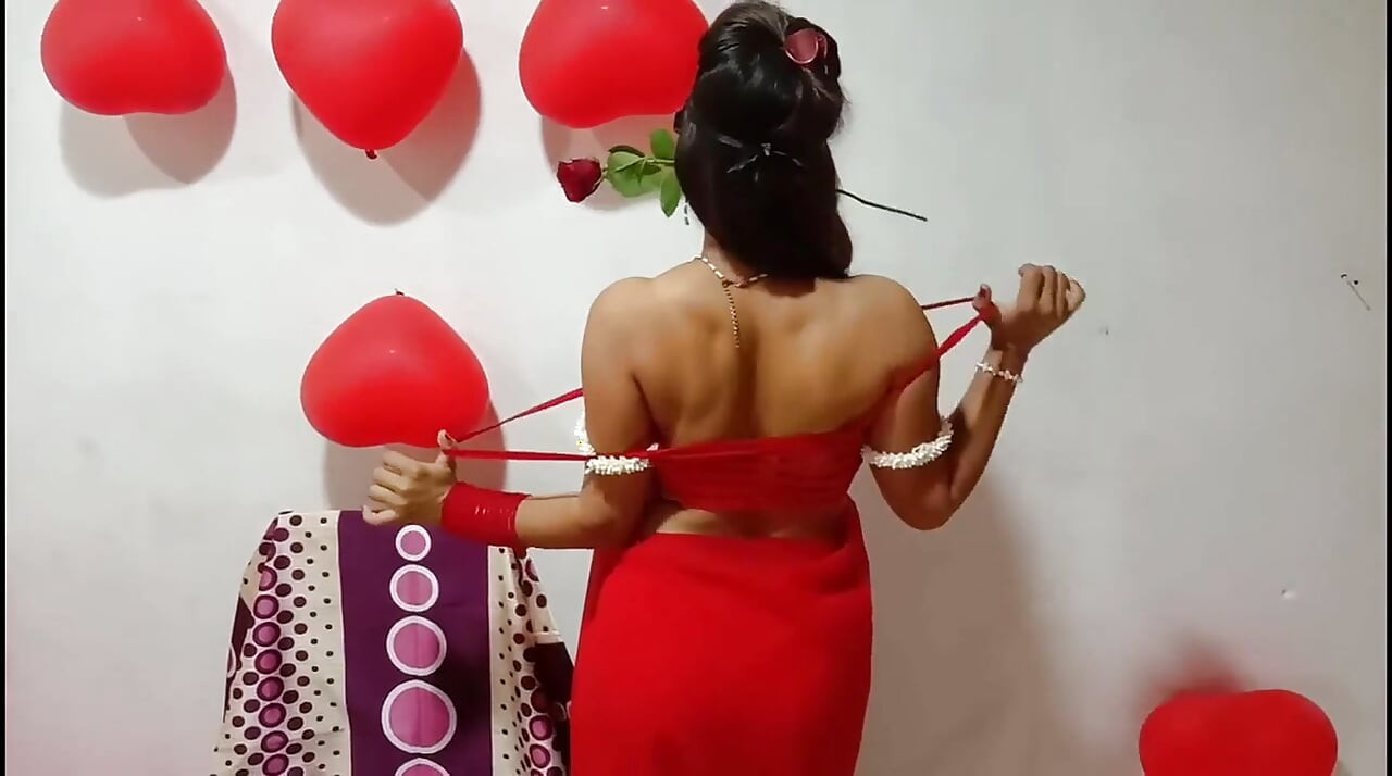 สาวอินเดียคนสวยยั่วยวนคุณในวันวาเลนไทน์