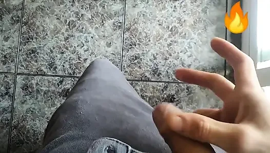 Sulu büyük şişman yarak heteroseksüel arkadaşımın evinde tükürüyor ve mastürbasyon yapıyor (büyük boşalma)!