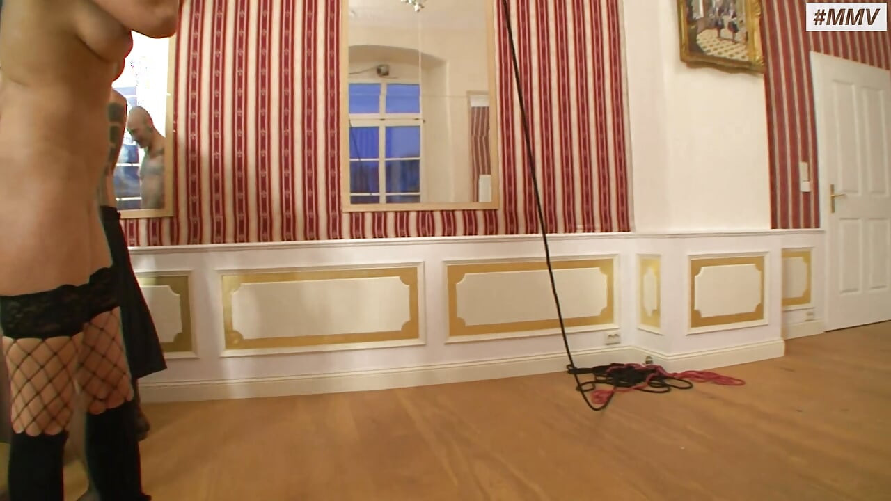 Bdsm alemán - dos esclavas lesbianas calientes