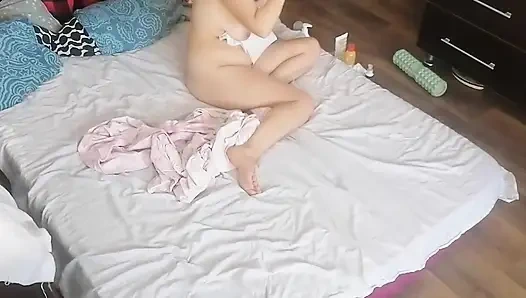 Istri amatirku lagi asik masturbasi sampai dicrot sperma