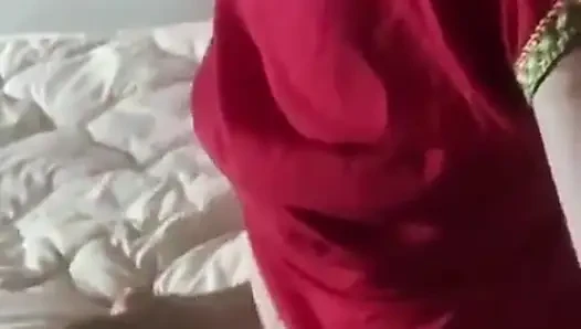 Большие сиськи мадам Оум Ахмед