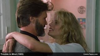 Lori Cantora e Pamela Grey em topless e cenas de filmes eróticos