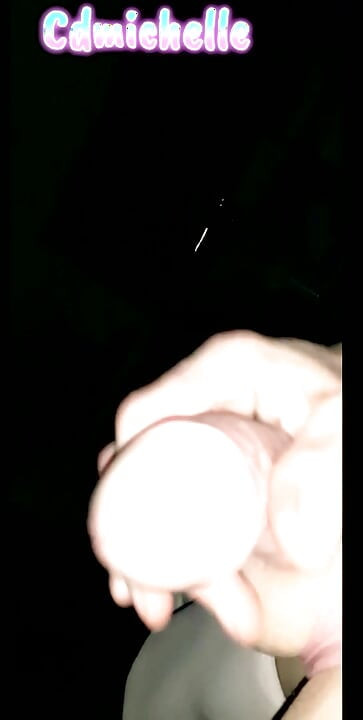 Cdmichelleがセクシーなピンクのランジェリーを着て射精するまでオナニー