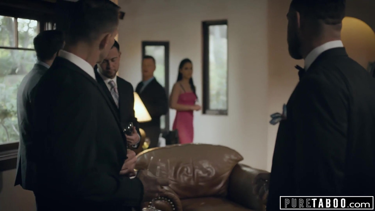 純粋なタブー痴女がビジネスマンに屈辱-公共ファック