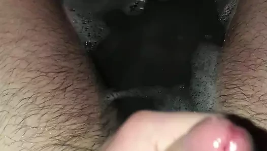 Buharlı banyo mastürbasyonu ve boşalma