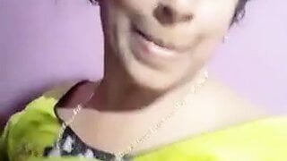 Playboystarx 视频 9 喀拉拉邦阿姨展示她的胸部