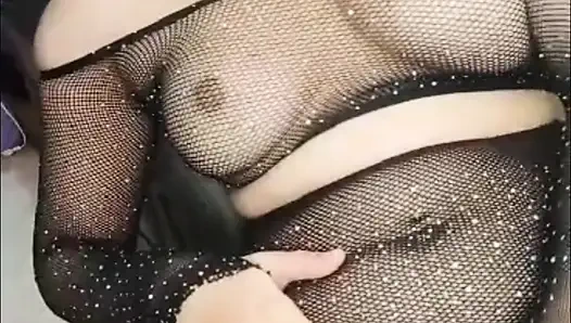 Türkisches Mädchen Brünette hat sich mit einem Vibrator selbst befriedigt