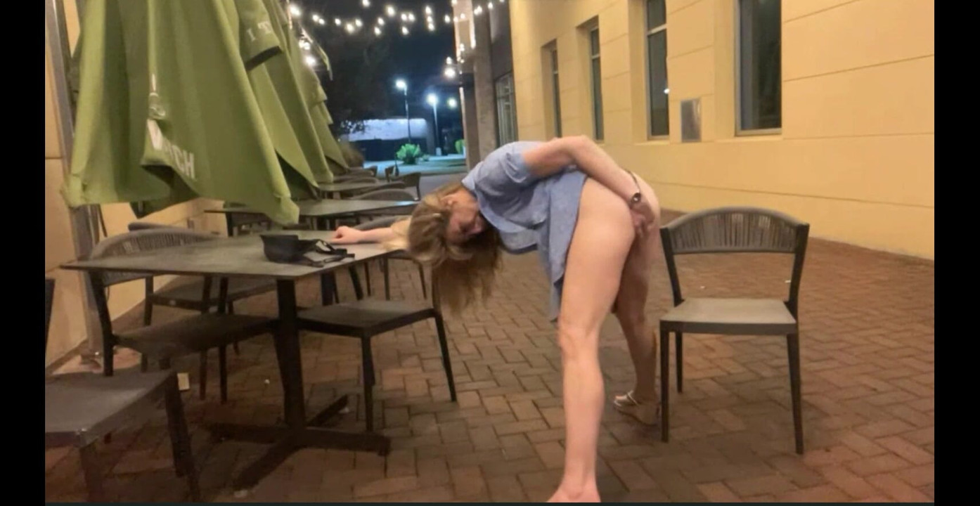 Public Paulina Outside Stripped and Masturbating