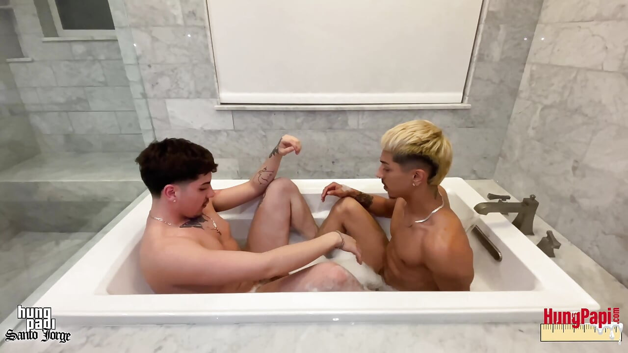 2 Hung Dl Latinos Breeding Shower Fucking Bathtub Raw Gay Sex! Hung Papi Santo Jorge Eddy Blanco