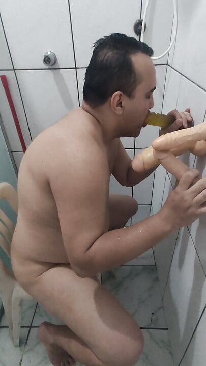 Pufók fiatal szemtelen szop és sokat ül a