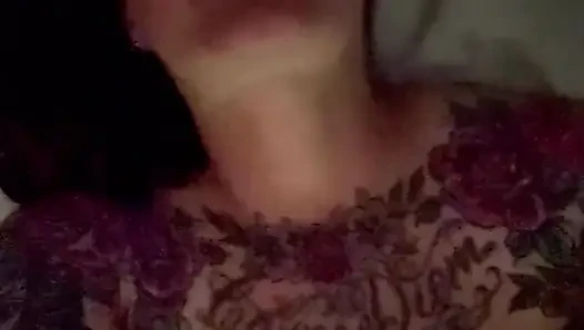 Masturbasi dan crot banyak banget di tengah malam