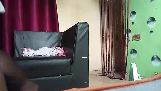 Evli bir kadının amını yalıyor
