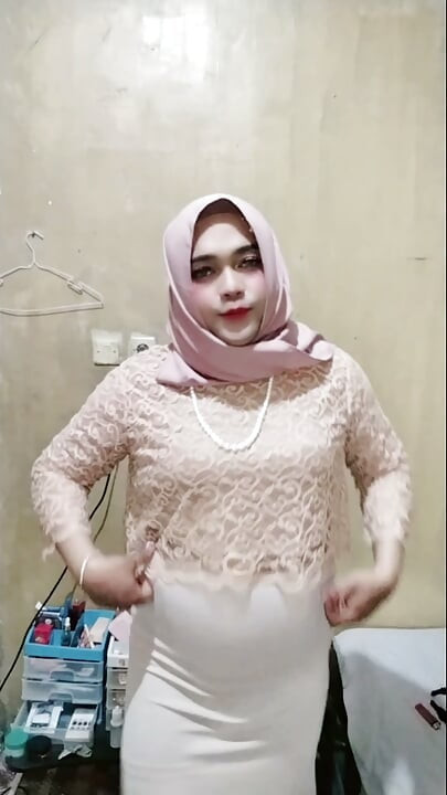 Hijab Crossdresser Ivvy Masturbates Till Cums