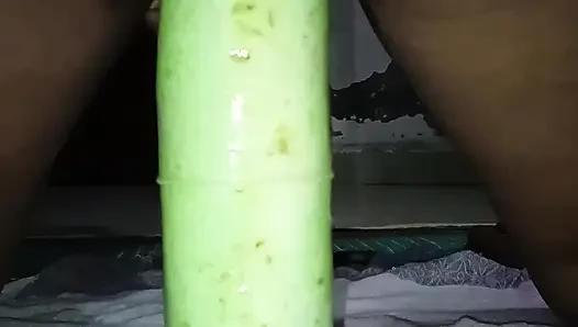 Bhabhi Ne bahut badi louki chut me dal diya