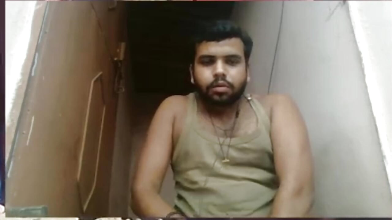 Ismaatdeva erotická orgasam scéna