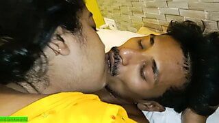 Indyjski seksowny bhabhi ma gorący prawdziwy seks z młodym kochankiem! hindi seks
