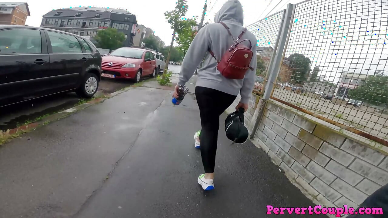 Sexy arsch-milf rund fingert in all ihren löchern und masturbation, schwanzreiten und tiefe kehle ficken