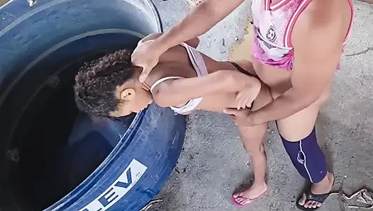 Üvey kız kardeşimi terasta 100 anal alırken