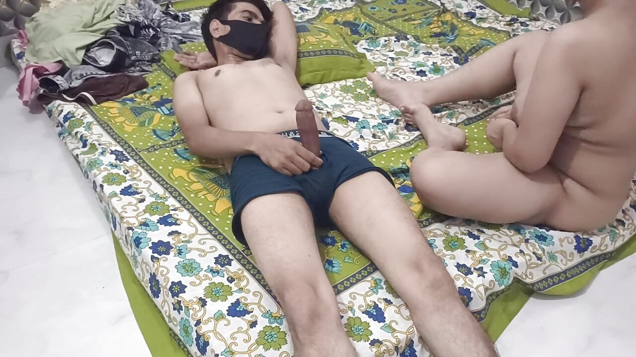 내 여친은 내 자지를 빨고, 우리는 다양한 자세로 따먹어.