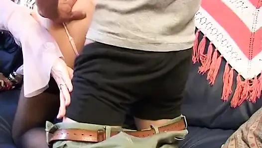 Amatör orta yaşlı seksi kadın sikiliyor ve dölle doluyor