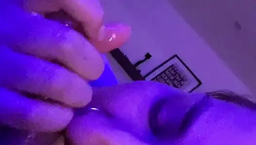 Blowjob rumah yang nyaman di malam musim gugur yang dingin