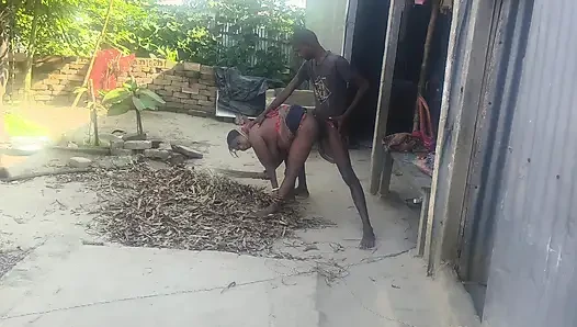 Desi housewife ki outdoor chudai ki