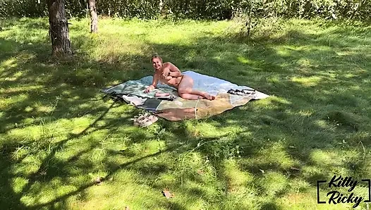 Teil 2. Ein Fremder fickte mich im Wald und kam in meinen Mund
