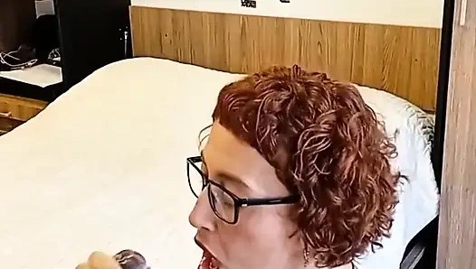 Аргентинская милфа сосет член - любительское видео