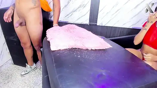 Penis Keras Di Mulutku - Aku Tidak Bisa Bernapas, Tapi Aku Masih