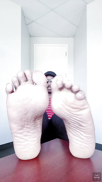 Male soles in the office (6) (2026)