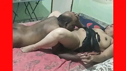 Indische heiße bhabhi verführt ihren devar, sie zu ficken
