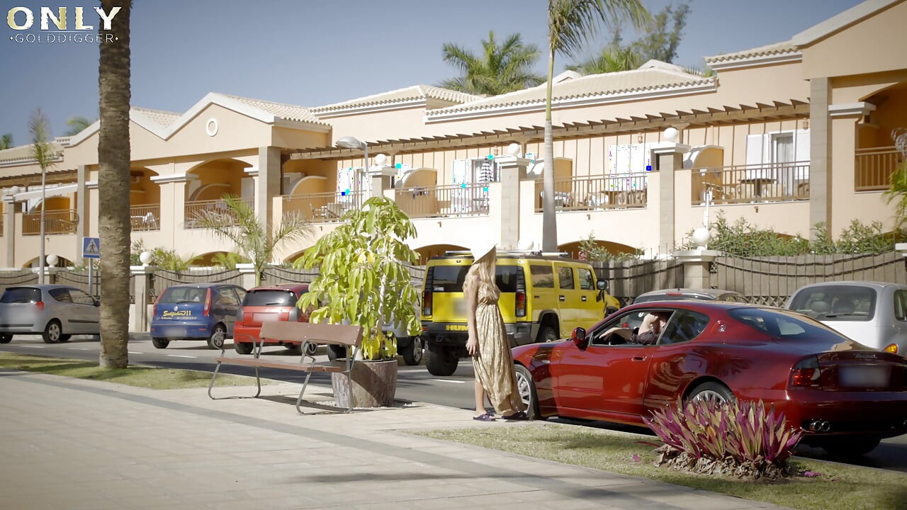 Blonde hottie Alyssia Kent penthouse fuck outdoor