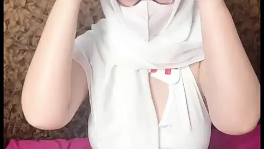 Kadın kostümlü hemşire seksi mastürbasyon yapıyor