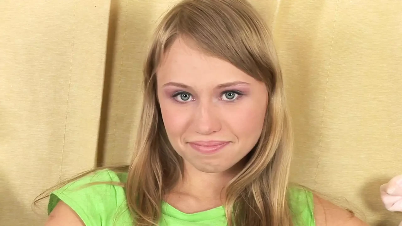 Blonde teen with a juicy ass gets fucked