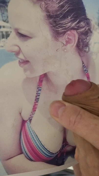 Geile di Bikinititten vollgerotzt, konnte nicht widerstehen