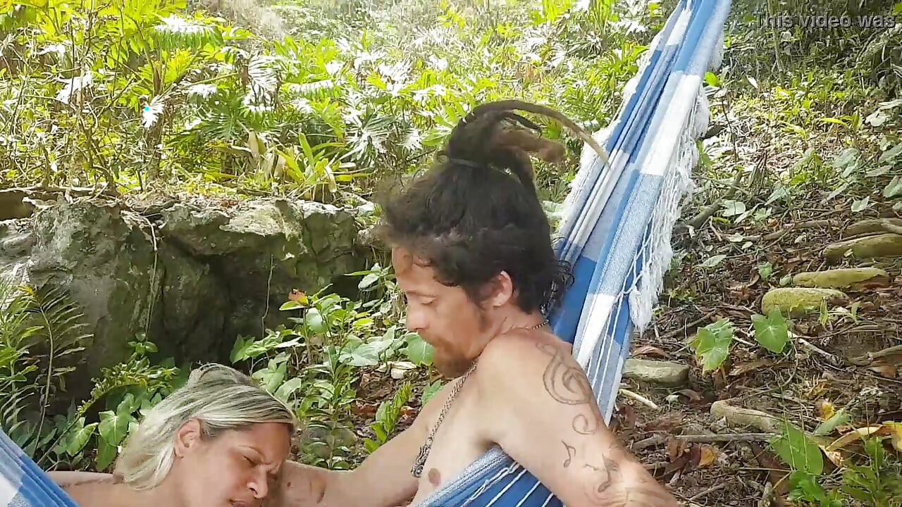 Nymf som kommer på säljarens kukrippi