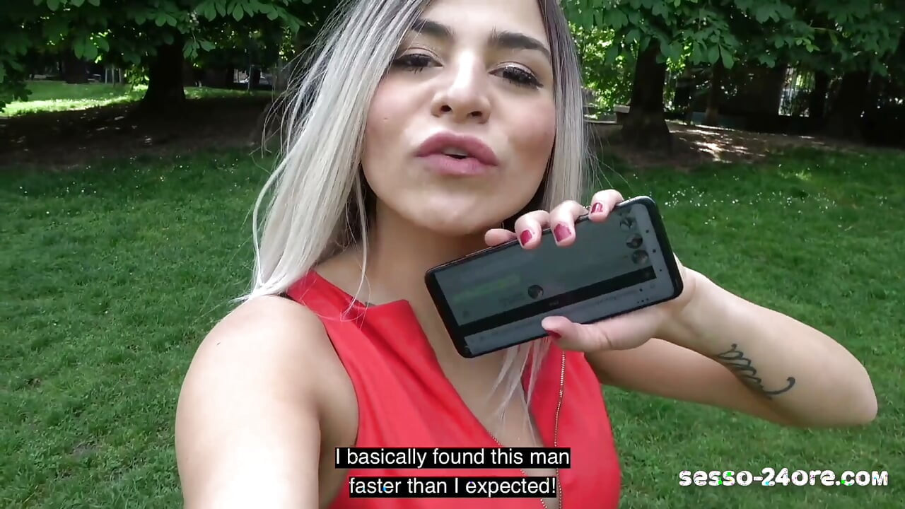 Blondă fierbinte italiană futută de un tată matur (porno italian)