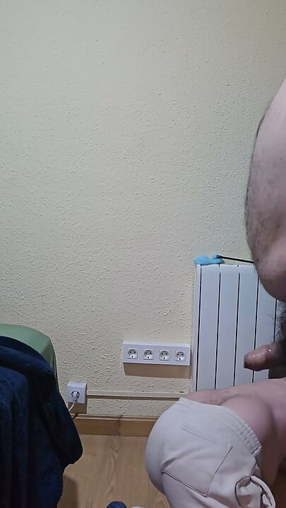 毛茸茸的胖子操我的嘴，射在我臉上（預告片）