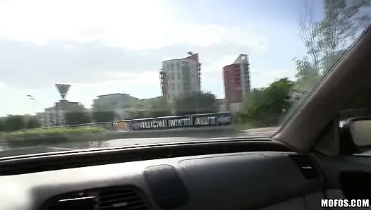 Публичные пикапы - брюнетка Aimee Ryan получает экшн из задницы в рот
