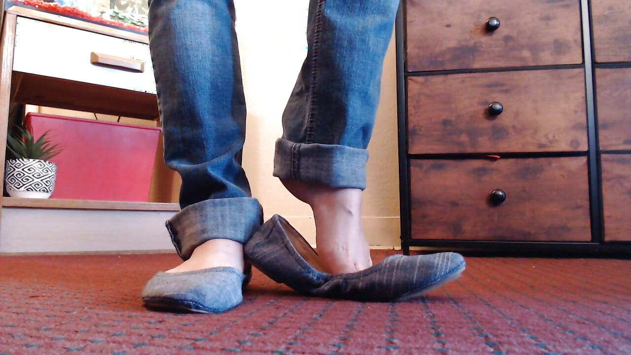 Toe Wiggles Dipping Ballet Flats Dirty