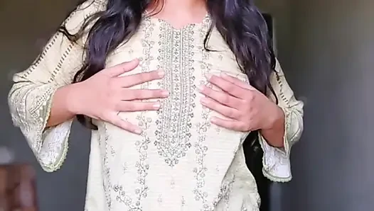 Hot Desi girl fuck her pussy and fingering very horny girl Show nudes for bf xxx video mms
