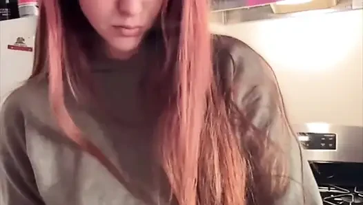Приготовление пищи и поедание на камеру